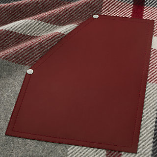 HERMES お洒落マフラー カシミア Tartan Poches Cuir Appliquees Tartan Poches Cuir Appliquees scarf | Hermès Canada